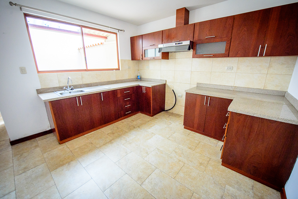Arriendo Casa sector Atras SuperStock