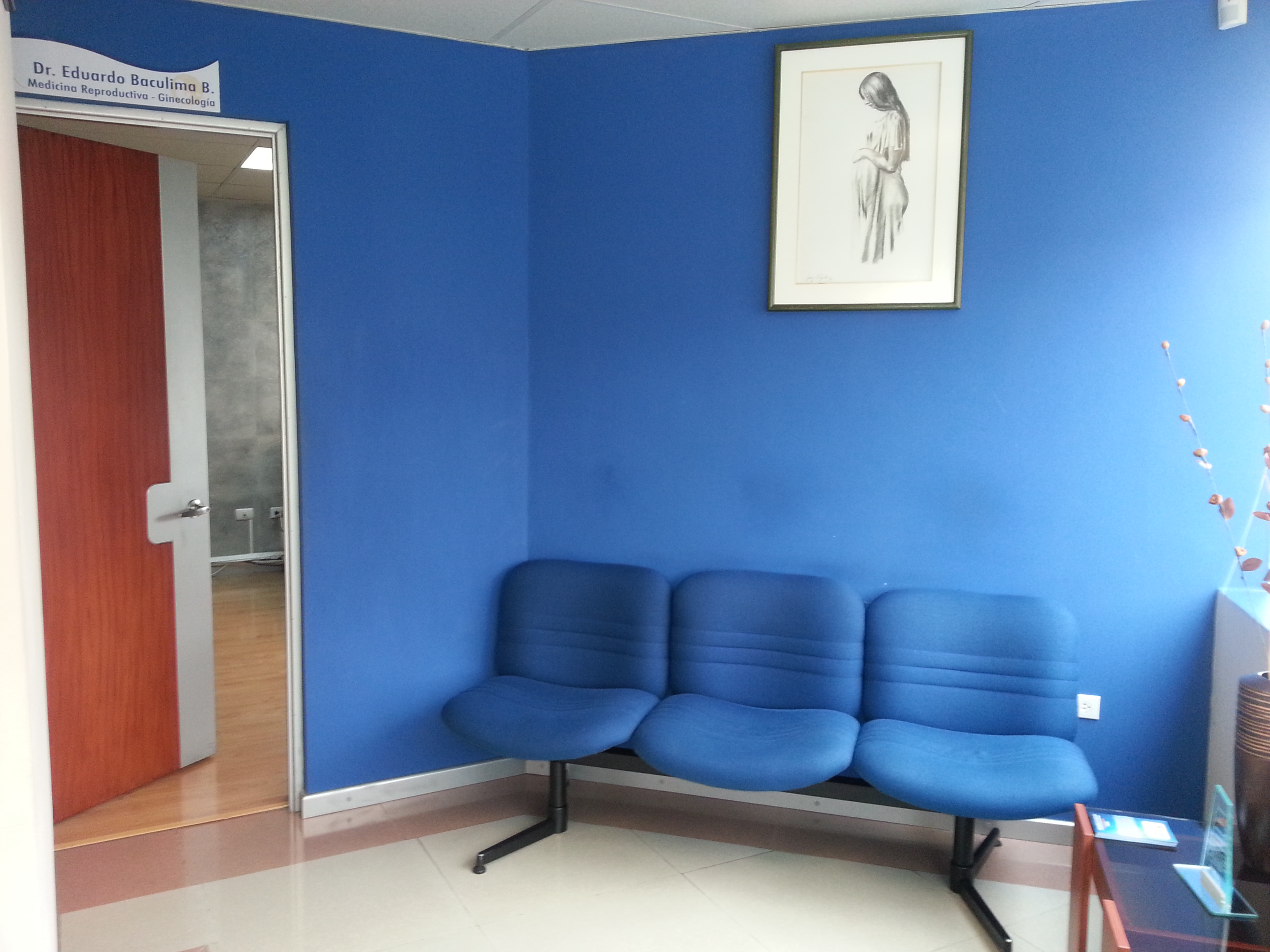 VENDO MODERNO LOCAL