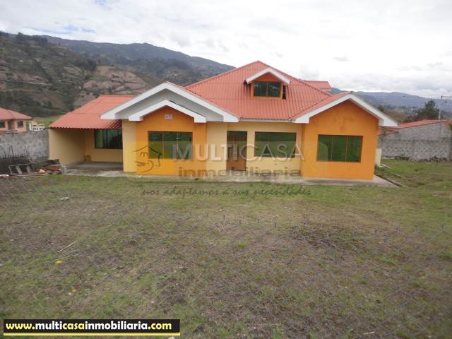 Venta de Hermosa Casa con Terreno Amplio Sector Chordeleg Cuenca-Ecuador