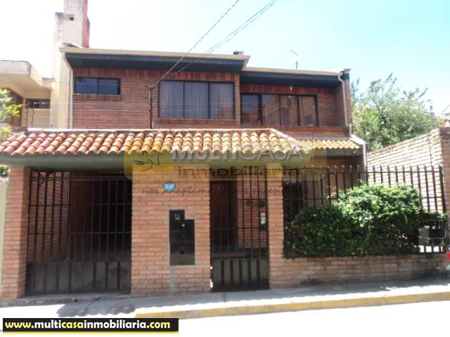 Casa en Venta a crédito de Lujo sector Primero de Mayo Cuenca-Ecuador