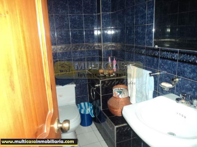 Casa en Venta a crédito de Lujo sector Primero de Mayo Cuenca-Ecuador