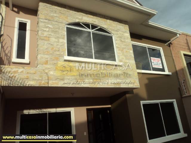 Villa en Venta a crédito en urbanización sector El cebollar Cuenca-Ecuador