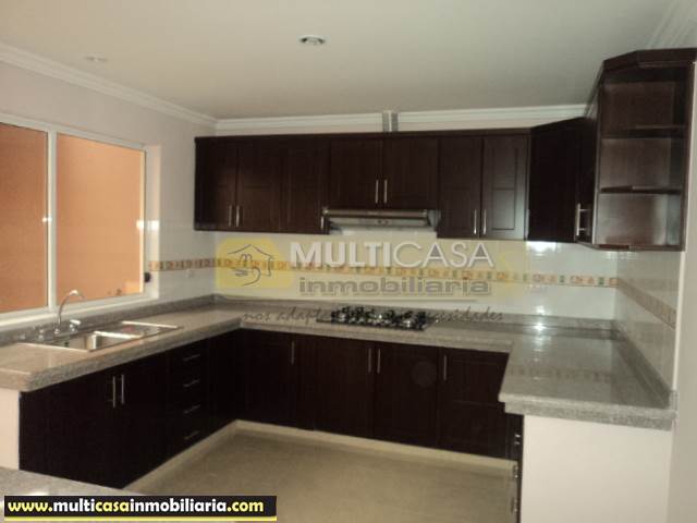 Villa en Venta a crédito en urbanización sector El cebollar Cuenca-Ecuador