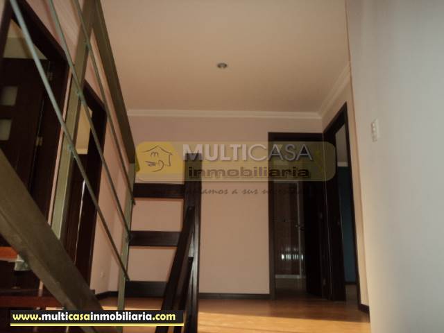 Villa en Venta a crédito en urbanización sector El cebollar Cuenca-Ecuador