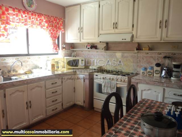 Venta de Hermosa Casa a crédito sector Empresa Eléctrica Cuenca-Ecuador