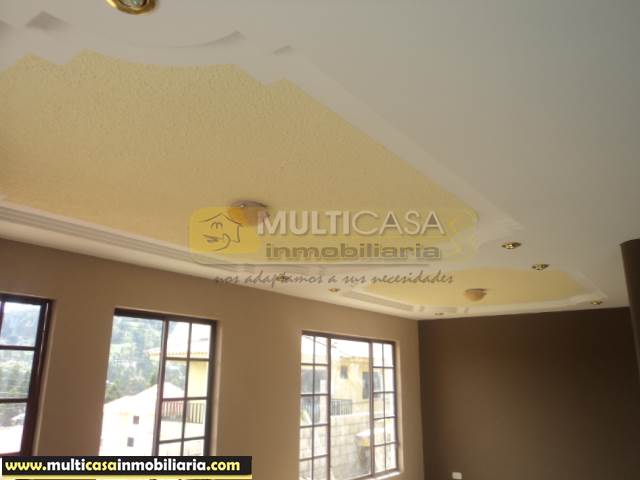 Venta de Hermosa Casa a crédito sector Simón Bolívar Cuenca-Ecuador