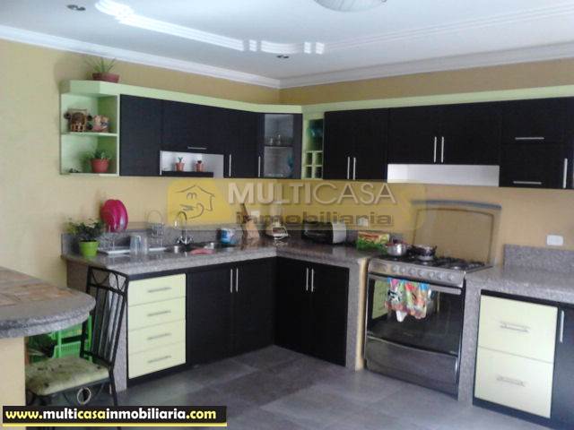 Venta de Hermosa Casa a crédito sector La y del Cebollar Cuenca-Ecuador