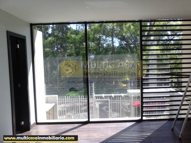 Venta de Hermosa Casa amplia a crédito sector Chaulluabamba Cuenca-Ecuador