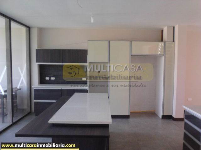 Venta de Hermosa Casa amplia a crédito sector Chaulluabamba Cuenca-Ecuador
