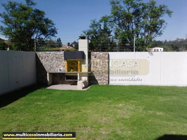 Venta de Hermosa Casa amplia a crédito sector Chaulluabamba Cuenca-Ecuador