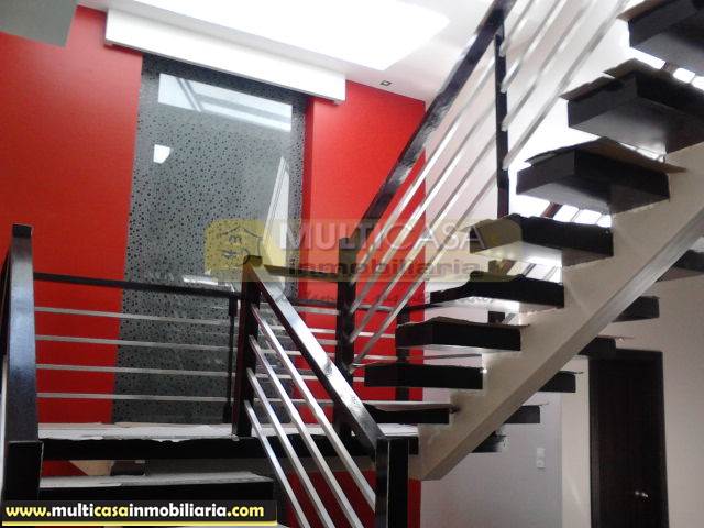 Venta de Hermosa Casa amplia a crédito sector Chaulluabamba Cuenca-Ecuador