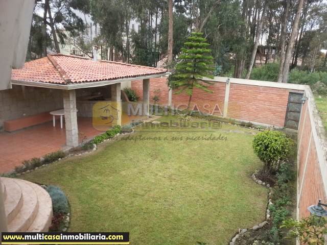 Casa Moderna en Venta a Crédito en Urbanización Privada sector Balzay Cuenca-Ecuador