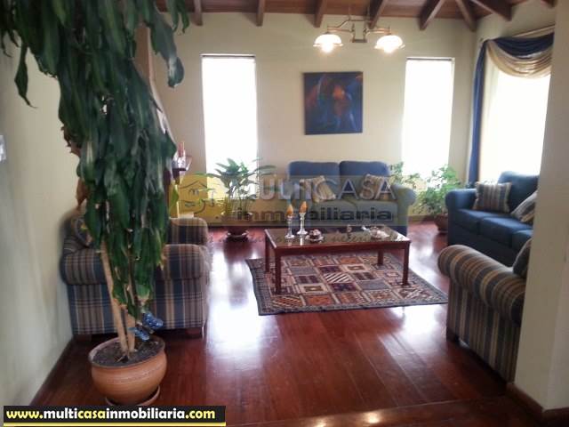 Casa Moderna en Venta a Crédito en Urbanización Privada sector Balzay Cuenca-Ecuador