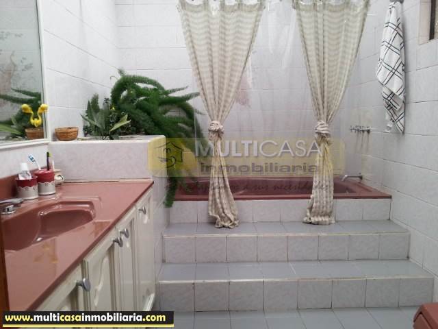 Casa Moderna en Venta a Crédito en Urbanización Privada sector Balzay Cuenca-Ecuador
