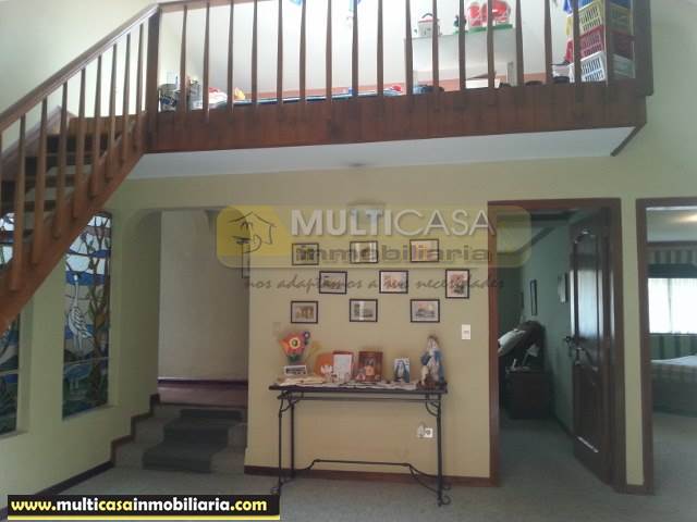 Casa Moderna en Venta a Crédito en Urbanización Privada sector Balzay Cuenca-Ecuador