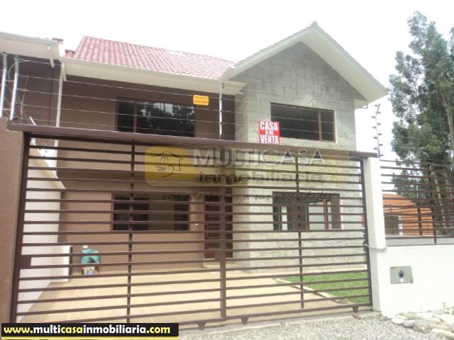 Venta de Hermosa Villa por estrenar con espacios verdes alrededor a crédito sector Calle Roma Cuenca-Ecuador