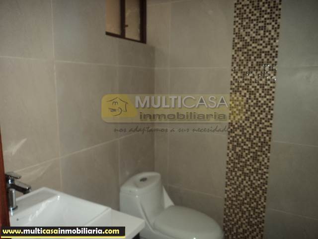 Venta de Hermosa Villa por estrenar con espacios verdes alrededor a crédito sector Calle Roma Cuenca-Ecuador