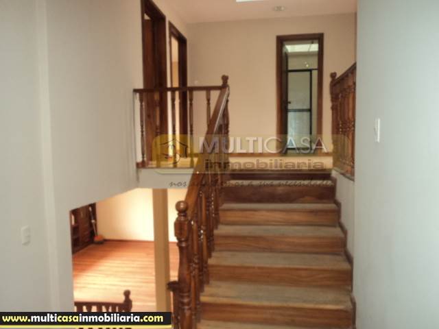 Venta de Hermosa Casa a crédito sector Ciudadela Simón Bolívar Cuenca-Ecuador