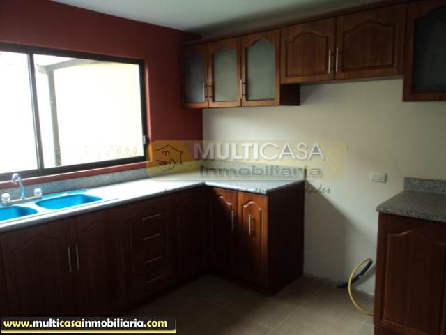 Venta de Hermosa Casa a crédito sector Ciudadela Simón Bolívar Cuenca-Ecuador