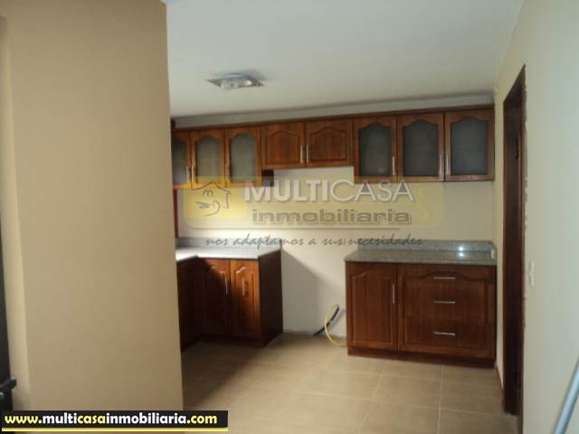 Venta de Hermosa Casa a crédito sector Ciudadela Simón Bolívar Cuenca-Ecuador