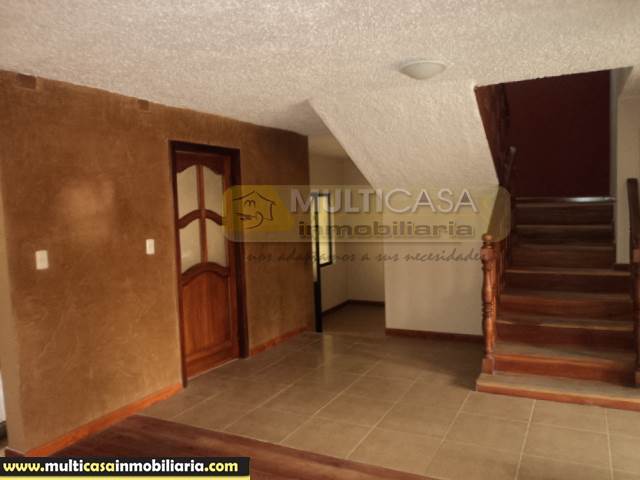 Venta de Hermosa Casa a crédito sector Ciudadela Simón Bolívar Cuenca-Ecuador