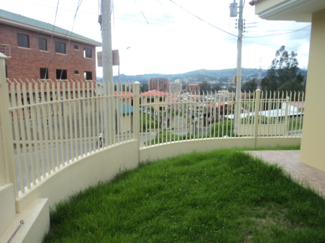 Venta de Hermosa Casa a crédito sector Racar  Cuenca-Ecuador