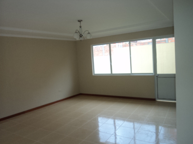 Venta de Hermosa Casa a crédito sector Racar  Cuenca-Ecuador