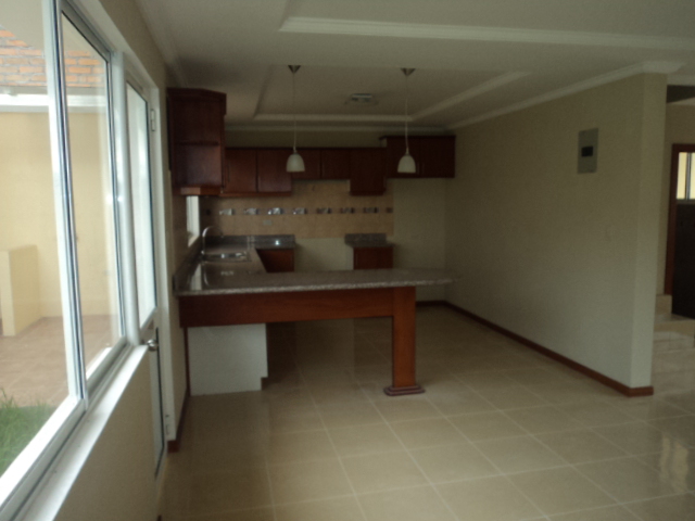 Venta de Hermosa Casa a crédito sector Racar  Cuenca-Ecuador