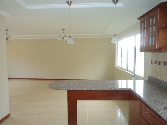 Venta de Hermosa Casa a crédito sector Racar  Cuenca-Ecuador