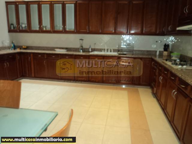 Casa Comercial en Venta a crédito sector Centro de la Ciudad Cuenca-Ecuador