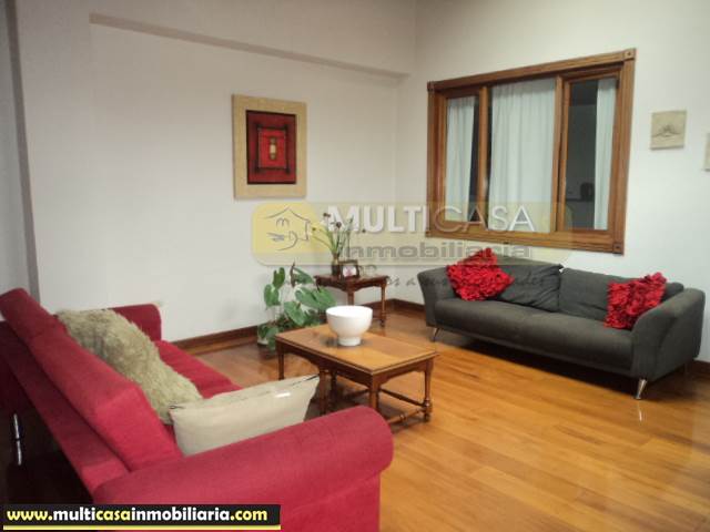 Casa Central en Venta a crédito con Local sector Centro de la Ciudad Cuenca-Ecuador