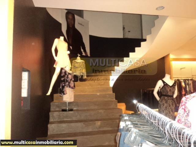 Casa Central en Venta a crédito con Local sector Centro de la Ciudad Cuenca-Ecuador