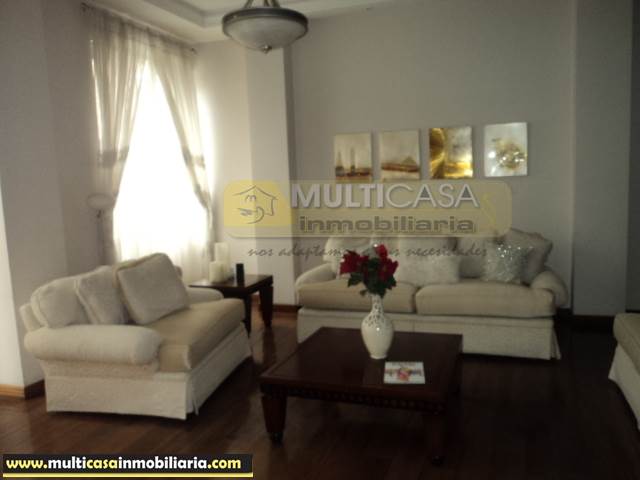 Casa Central en Venta a crédito con Local sector Centro de la Ciudad Cuenca-Ecuador