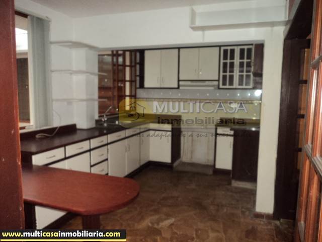 Casa Comercial en Venta de Dos departamentos a crédito Sector La República Cuenca-Ecuador