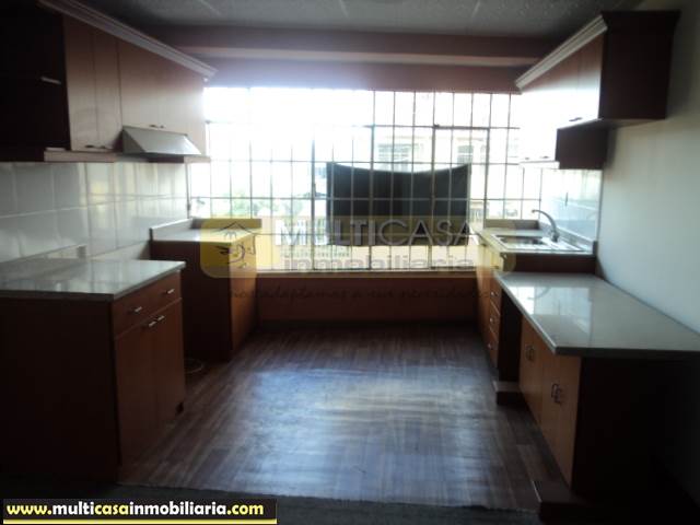 Casa Comercial en Venta de Dos departamentos a crédito Sector La República Cuenca-Ecuador