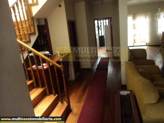 Venta de Hermosa Casa a crédito sector Juan Pablo Segundo Cuenca-Ecuador