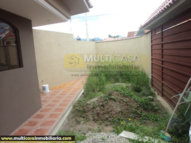 Venta de Hermosa Casa por estrenar a crédito sector La Pencas Cuenca-Ecuador