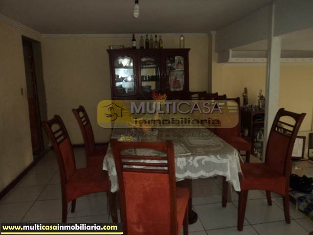 Casa en Venta a Crédito remodelada de Tres plantas sector Baños Cuenca-Ecuador