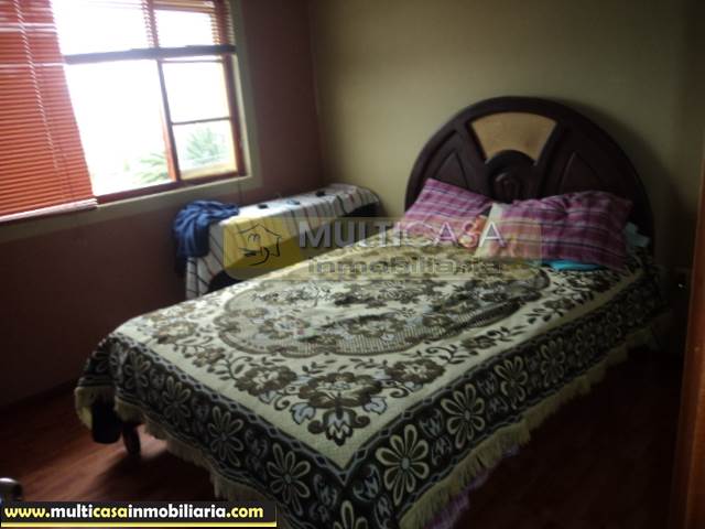 Casa en Venta a Crédito remodelada de Tres plantas sector Baños Cuenca-Ecuador