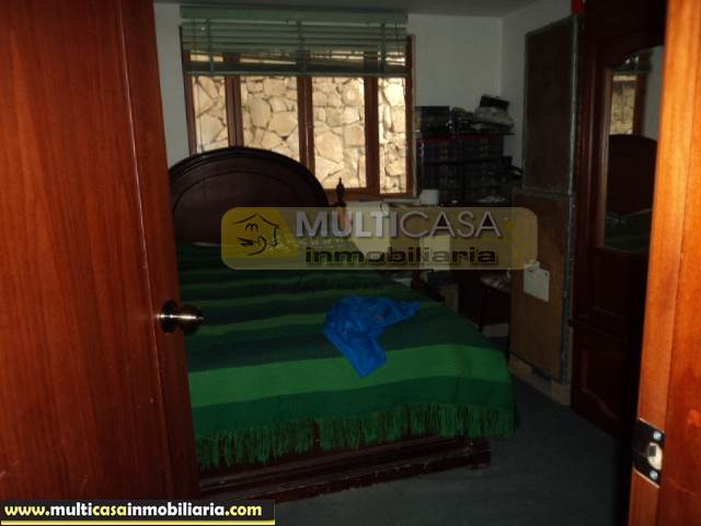 Casa en Venta a Crédito remodelada de Tres plantas sector Baños Cuenca-Ecuador