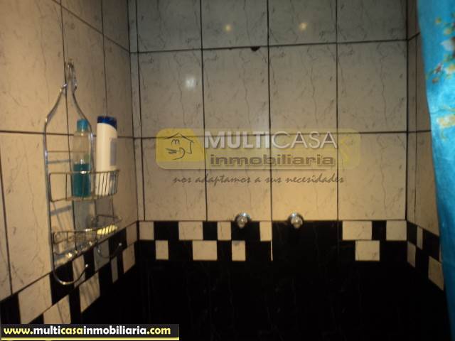 Casa en Venta a Crédito remodelada de Tres plantas sector Baños Cuenca-Ecuador
