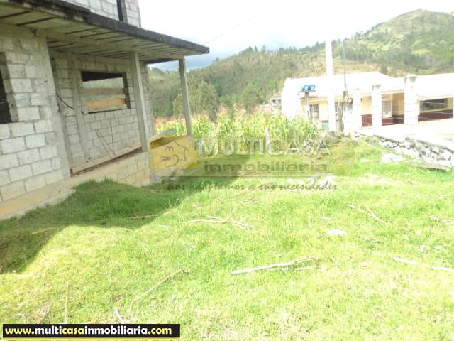 Venta de Terreno con Casa iniciada la construcción a crédito sector Santa Ana-El Chorro Cuenca-Ecuador