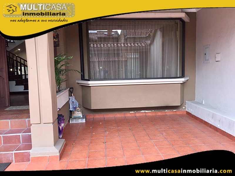 Casa en Venta a Crédito con amplio espacio verde  sector Remigio Crespo Cuenca-Ecuador
