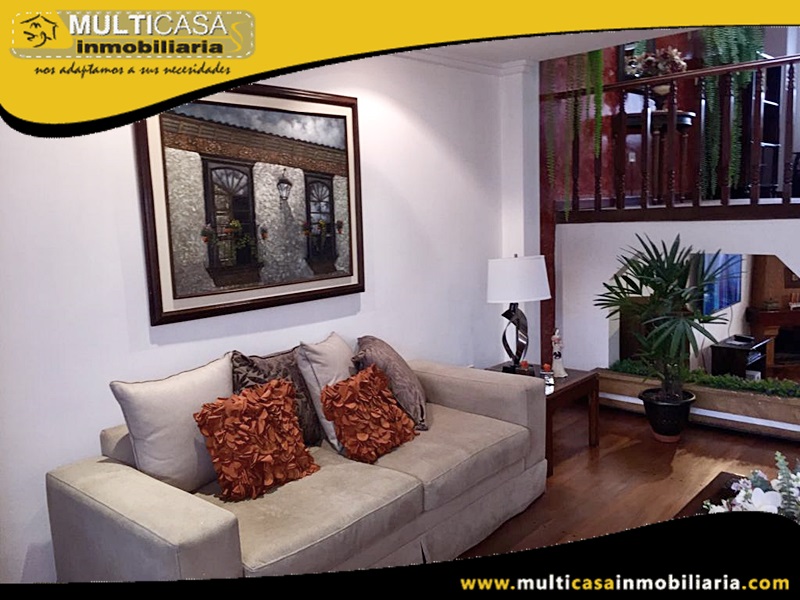 Casa en Venta a Crédito con amplio espacio verde  sector Remigio Crespo Cuenca-Ecuador
