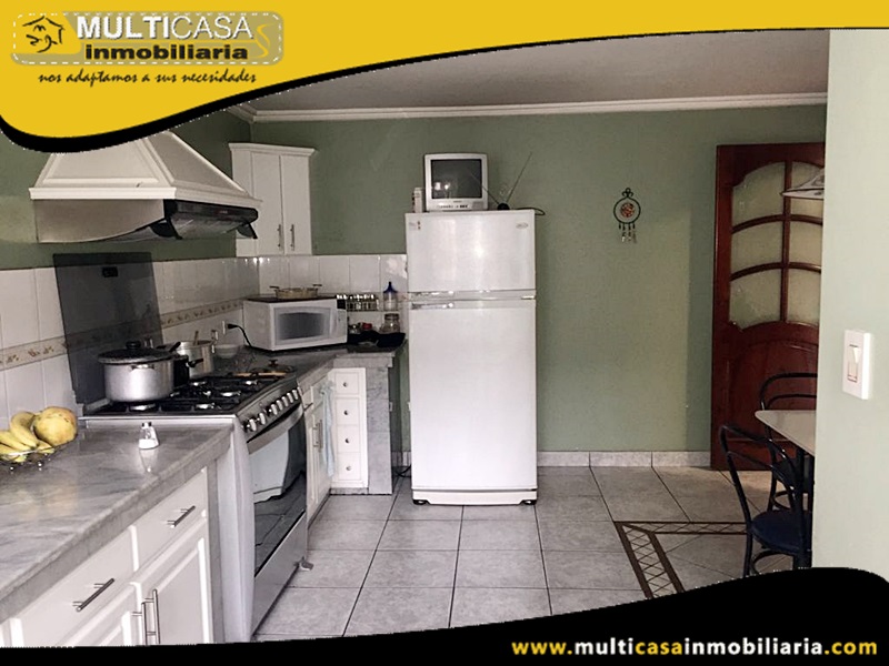 Casa en Venta a Crédito con amplio espacio verde  sector Remigio Crespo Cuenca-Ecuador