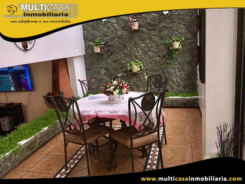 Casa en Venta a Crédito con amplio espacio verde  sector Remigio Crespo Cuenca-Ecuador