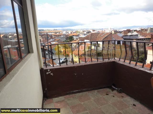 Casa Comercial en Venta con Tres medias aguas una tienda a Crédito Sector Centro de la Ciudad Cuenca-Ecuador