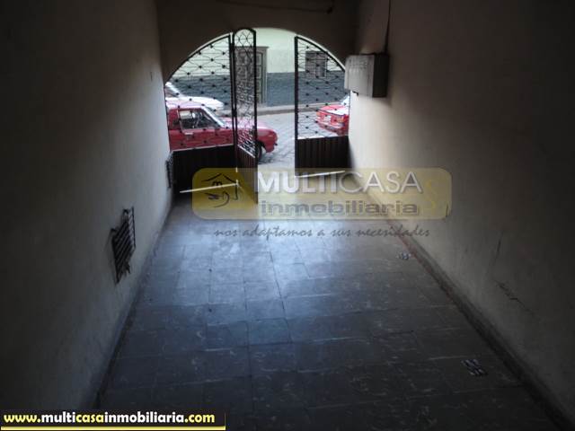 Casa Comercial en Venta con Tres medias aguas una tienda a Crédito Sector Centro de la Ciudad Cuenca-Ecuador