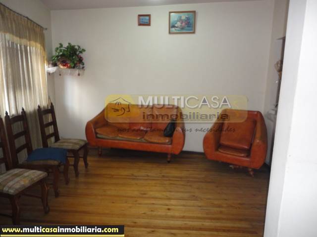 Casa Comercial en Venta con Tres medias aguas una tienda a Crédito Sector Centro de la Ciudad Cuenca-Ecuador