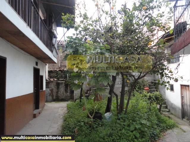 Casa Comercial en Venta con Tres medias aguas una tienda a Crédito Sector Centro de la Ciudad Cuenca-Ecuador